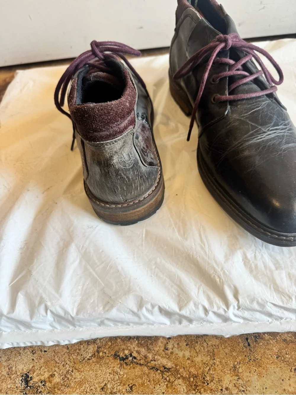 Men's Black Leather Lace-Up Dress Boots with Burgundy Laces. Used Good Condition